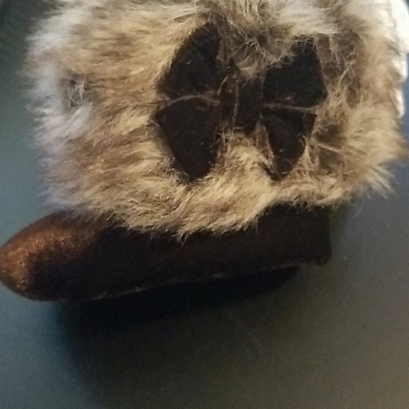 Infant Velvet Fur Booties (KB1) - Picture 2 of 3
